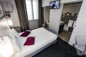 Chambre Standard Double climatisée - Hôtel de Champagne Angers