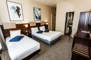 Chambre Supérieure climatisée  triple - Hôtel de Champagne Angers